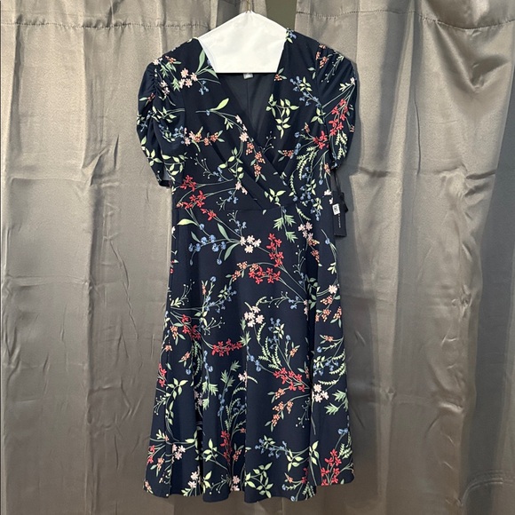 TOMMY HILFIGER WOMENS FLORAL DRESS 4P - Picture 4 of 10